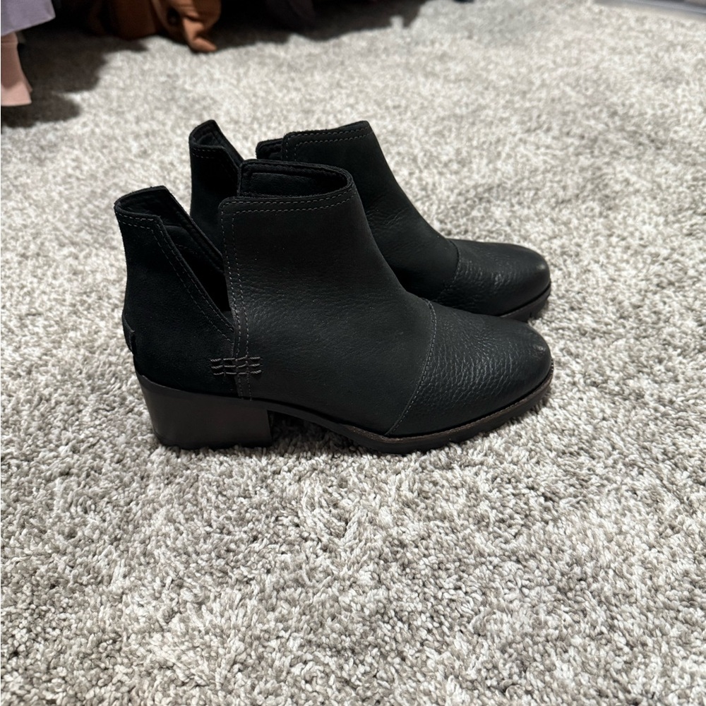 Sorel Cate Cut Out booties